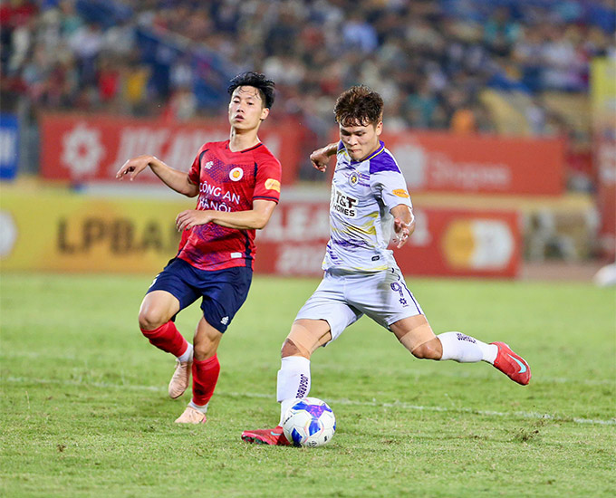 Tuấn Hải đang thể hiện phong độ cực cao trong màu áo của CLB Hà Nội - Ảnh: Minh Tuấn