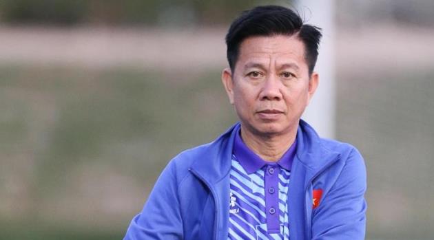 HLV Hoàng Anh Tuấn gặp khó khăn với bóng đá chuyên nghiệp.