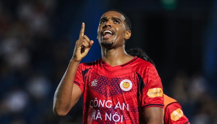 CLB Công an Hà Nội đè bẹp Bình Định.