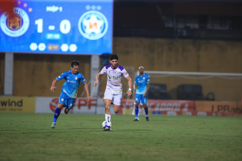 Kyle được đánh giá rất cao về khả năng không chiến và tranh chấp trên sân. Ảnh: CLB