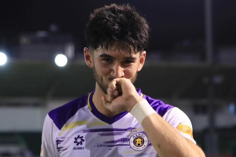 Đây chính là sự bổ sung chất lượng cho đội bóng áo lính. Ảnh: FBNV