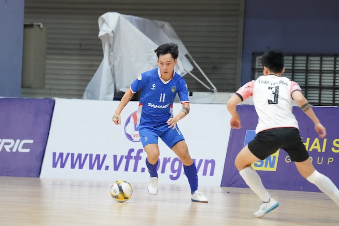 Cuộc so kè giữa Sahako (áo xanh) và Hà Nội diễn ra rất cân tài ngang sức - Ảnh: CTV