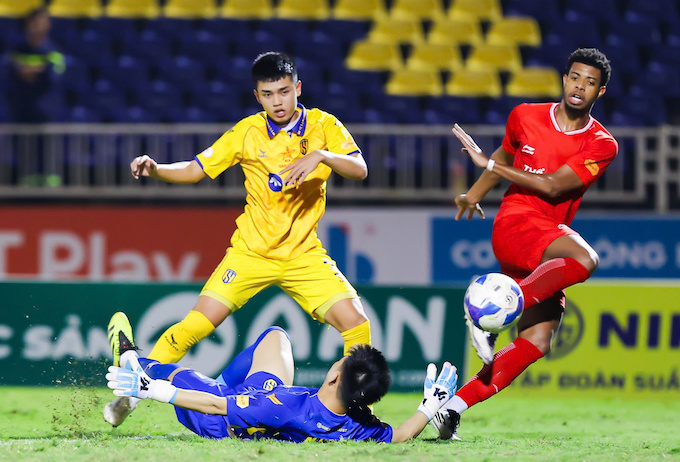 Nhà tài trợ Tân Long sẽ chia tay SLNA sau khi mùa giải này kết thúc - Ảnh: Đức Cường