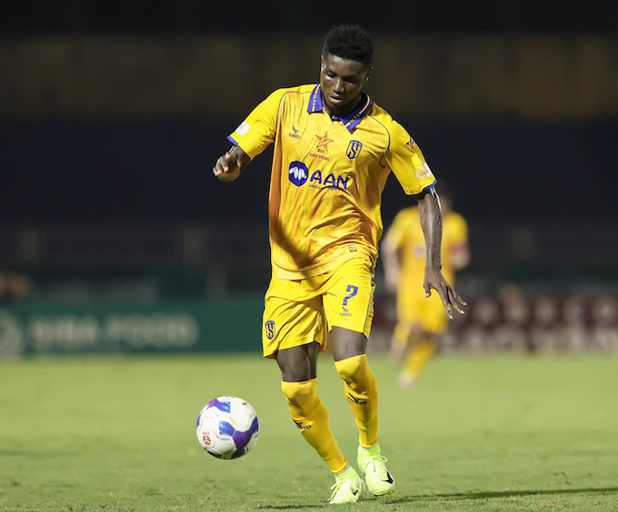 Tiền đạo Olaha nhiều khả năng sẽ nói lời chia tay sân Vinh sau mùa giải này - Ảnh: Đức Cường