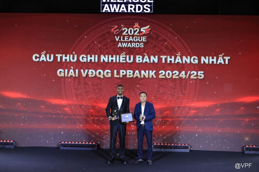 Alan giành giải Cầu thủ ghi bàn thắng nhiều nhất V-League 1 2024/25 (Ảnh: VPF).
